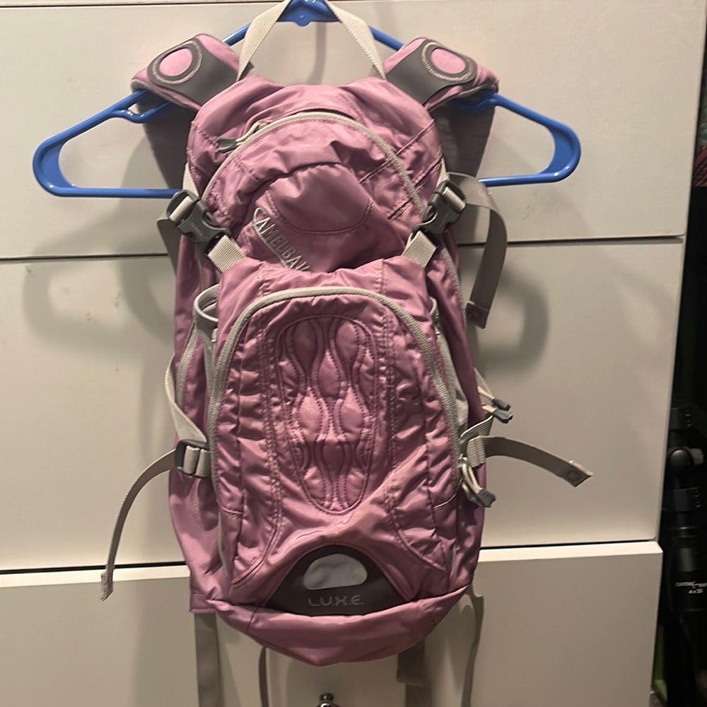 Woman Camel Bak L.U.X.E  100 oz